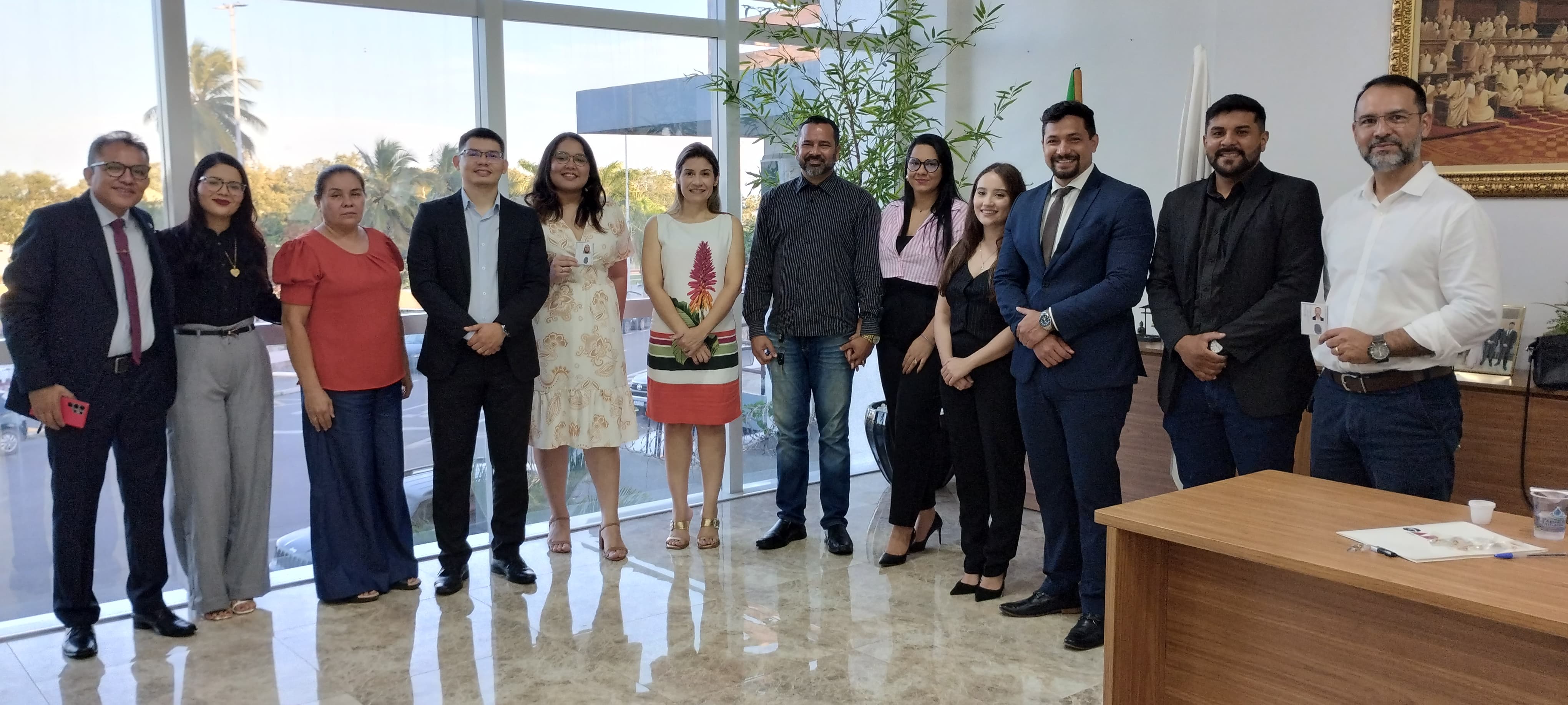 OAB-AP realiza entrega de carteiras provisórias para novos advogados e advogadas